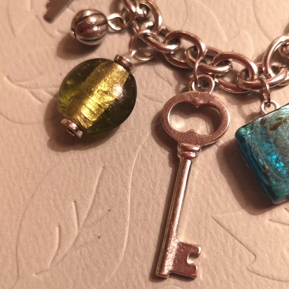 Handmade Glass and Keys charm bracelet - Picture 9 of 11